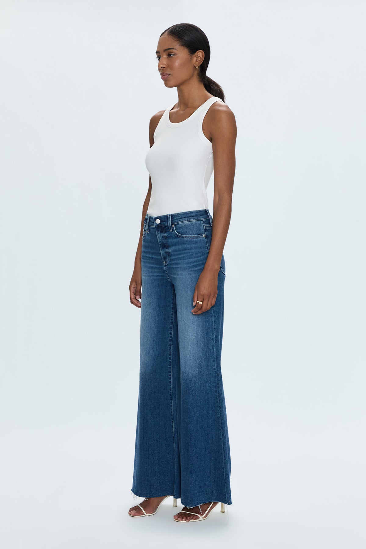 Izzy Mid Rise Wide Leg Petite Jean - Study